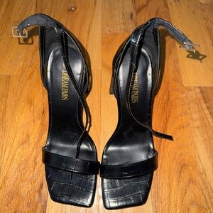 Dream Pairs Black Croc-Patterned Heels